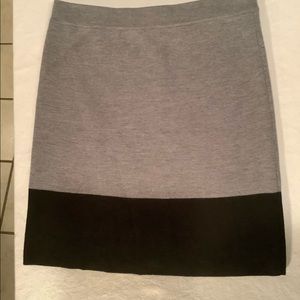 Lovely LOFT Gray & Black Knit Skirt Size S